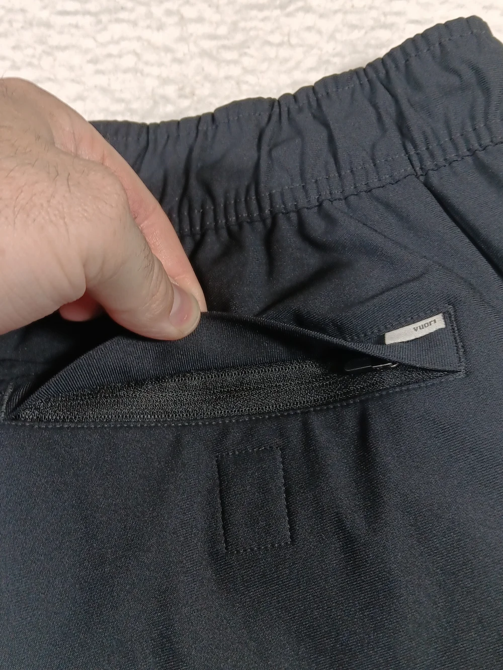 Vuori Joggers Mens Small Black Meta Elastic Waist Pant Performance Gym V463